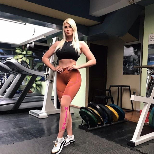 Kristina Nedelkovska Gligoroska Posing in Atleta